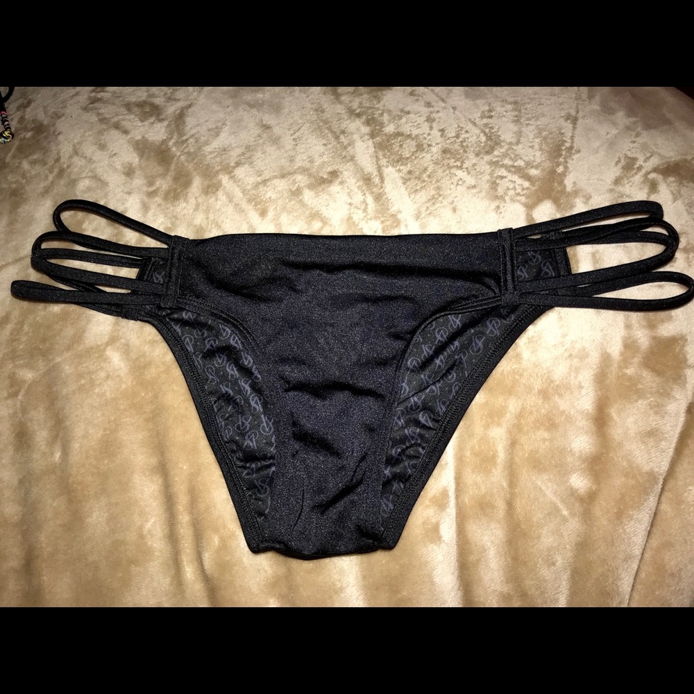Black cheeky Bikini Bottoms